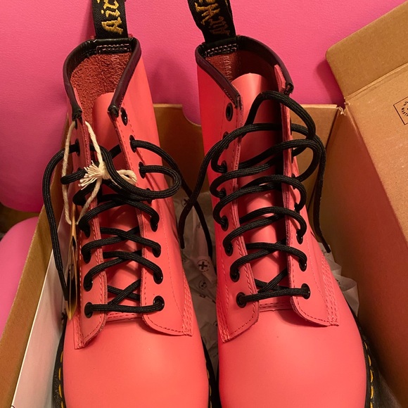 New Dr Martens pink 1460 boots. - Picture 4 of 11
